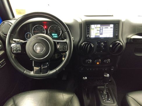 Used 2015 Jeep Wrangler Unlimited Sahara AWD/4WD image 22