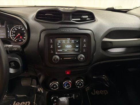 Used 2017 Jeep Renegade Latitude AWD/4WD image 15