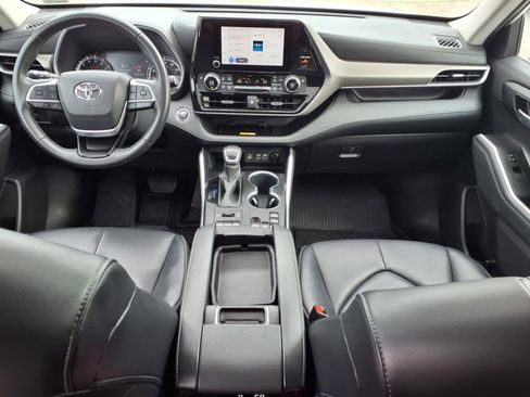 Used 2023 Toyota Highlander XLE image 14