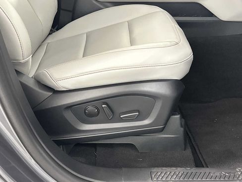 Used 2025 Ford Explorer Active w/ Active Comfort Package AWD/4WD image 17