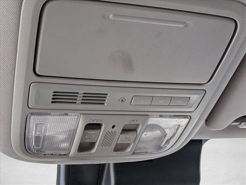 Used 2016 Honda Pilot Touring image 21