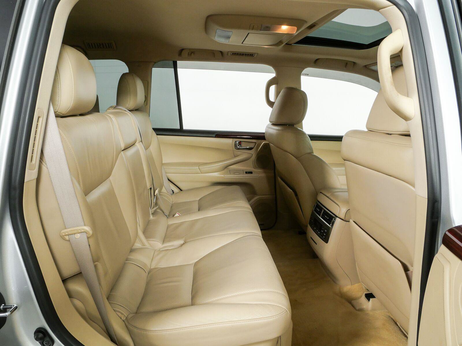 Used 2011 Lexus LX 570 4WD w/ Luxury Pkg image 24