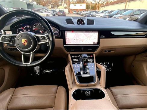 Used 2019 Porsche Cayenne image 16