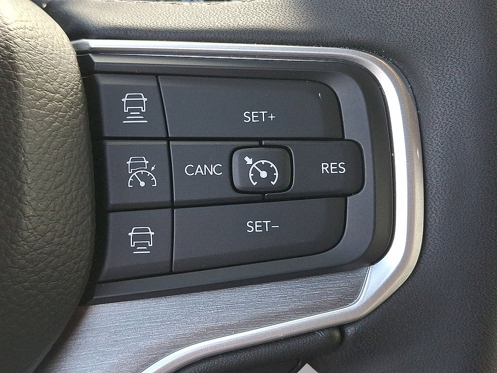 Used 2025 Jeep Wagoneer 4WD image 24