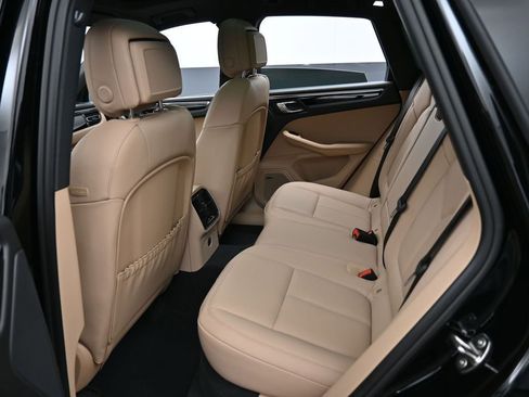 Used 2025 Porsche Macan AWD/4WD image 25