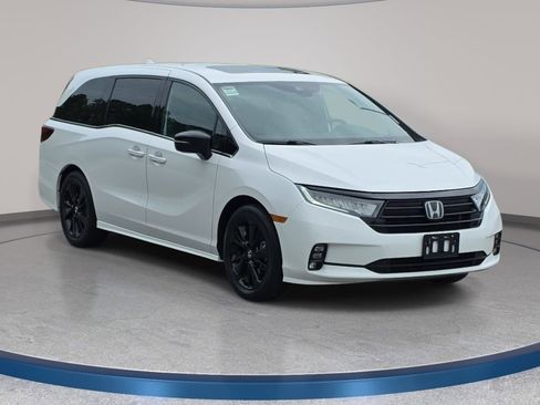 Used 2024 Honda Odyssey Sport image 3