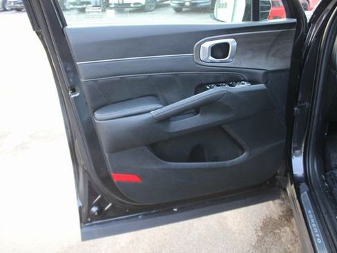 Used 2025 Kia Sorento SX image 21