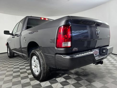 Used 2018 RAM 1500 Express AWD/4WD image 23