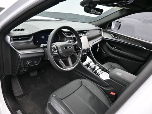 Used 2024 Jeep Grand Cherokee Overland image 26