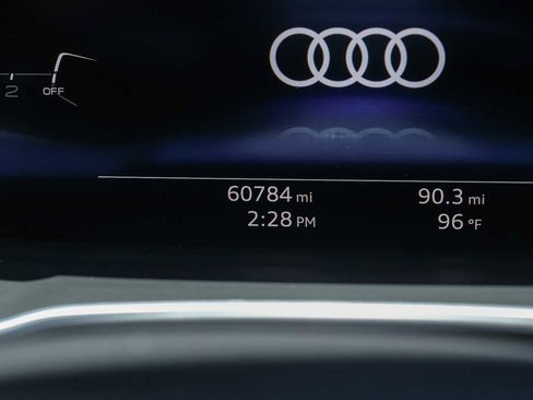 Used 2019 Audi Q3 2.0T Premium Plus w/ Premium Plus Package AWD/4WD image 17