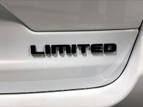 New 2025 Jeep Grand Cherokee Limited w/ Black Appearance Package image 40