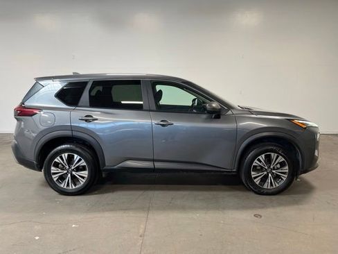 Used 2023 Nissan Rogue SV FWD image 2