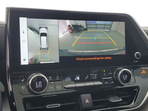 Used 2023 Toyota Highlander Platinum image 29