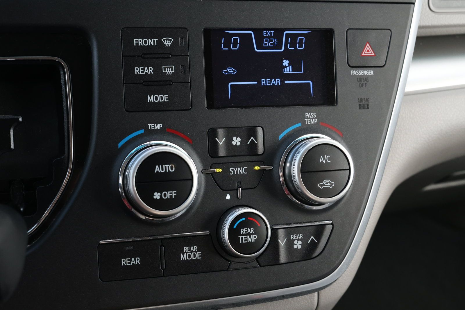 Used 2017 Toyota Sienna LE FWD image 21