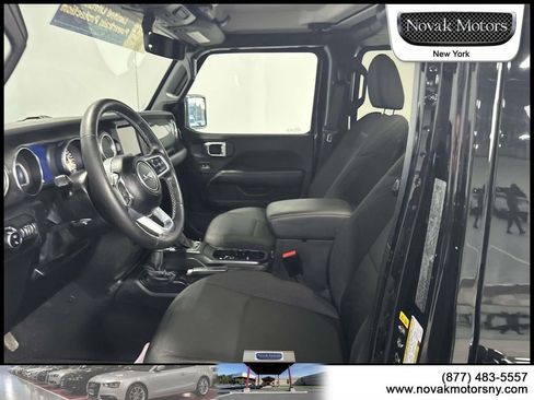 Used 2021 Jeep Gladiator Overland AWD/4WD image 12