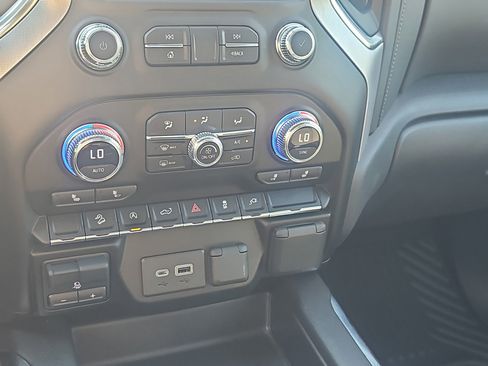 Used 2021 GMC Sierra 1500 Elevation w/ Preferred Package AWD/4WD image 26