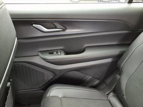 New 2025 Jeep Grand Cherokee L Altitude image 31