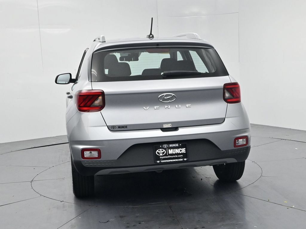Used 2025 Hyundai Venue SEL FWD image 6