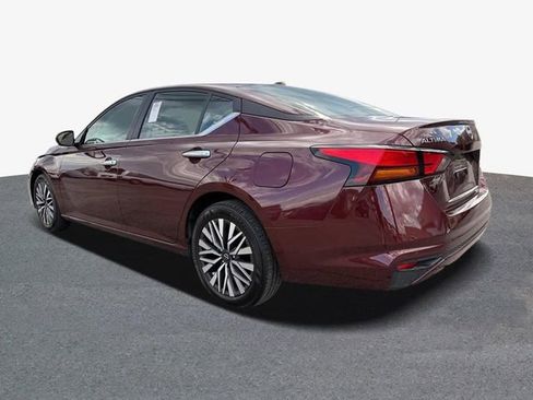 Used 2025 Nissan Altima 2.5 SV image 2