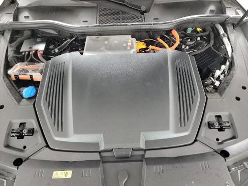 Used 2021 Audi e-tron Premium w/ Convenience Plus Package image 12