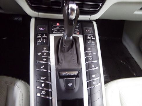 Used 2021 Porsche Macan S AWD/4WD image 17