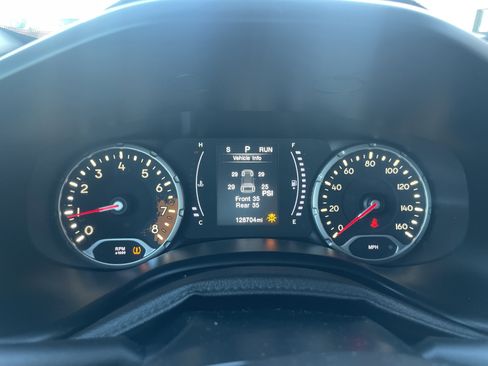 Used 2018 Jeep Renegade Latitude w/ Safety & Security Group image 16