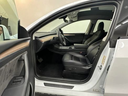 Used 2023 Tesla Model Y Long Range image 39