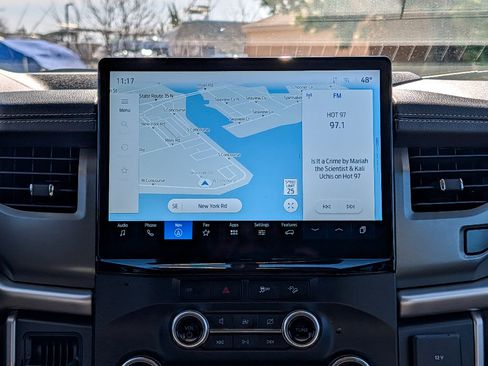 Used 2024 Ford Expedition XLT image 23