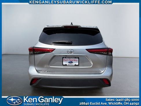 Used 2023 Toyota Highlander LE AWD/4WD image 4