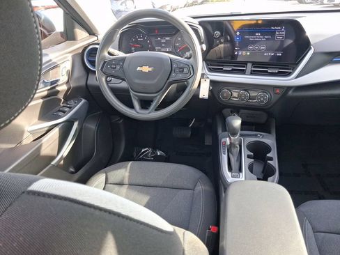 Used 2025 Chevrolet Trax LS FWD image 10
