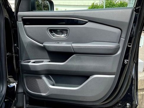 New 2025 Honda Pilot Touring image 25