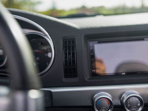 Used 2005 Chevrolet SSR w/ Preferred Equipment Group image 47