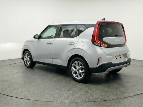 Used 2025 Kia Soul LX w/ LX Technology Package FWD image 6