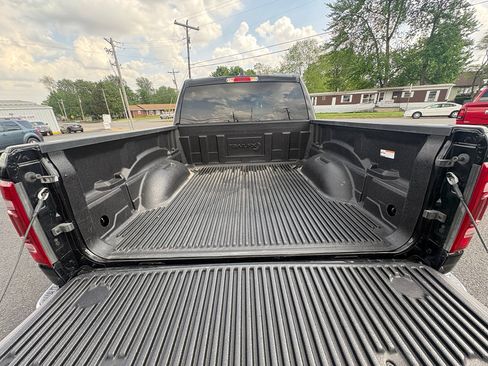 Used 2024 RAM 1500 Laramie AWD/4WD image 5
