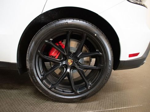 New 2026 Porsche Macan GTS image 14