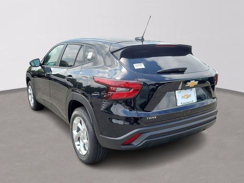 New 2026 Chevrolet Trax LS w/ LS Convenience Package FWD image 3