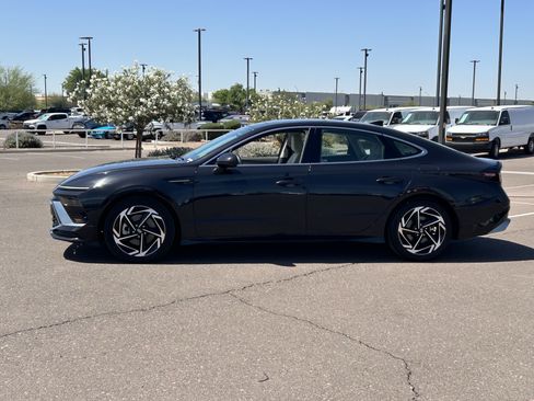 Certified 2024 Hyundai Sonata SEL w/ Convenience Package FWD image 2