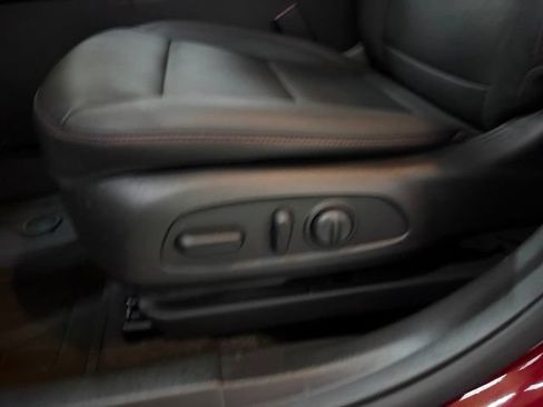 Used 2025 Chevrolet Trax RS w/ Sunroof Package FWD image 32