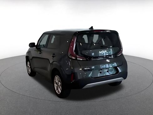 Used 2025 Kia Soul LX w/ LX Technology Package FWD image 9