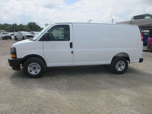 New 2026 GMC Savana 2500 w/ Driver Convenience Package RWD image 7