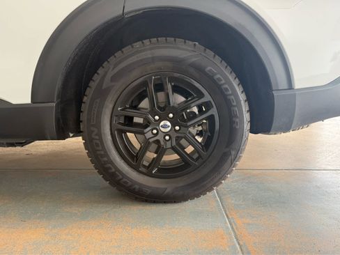 Used 2025 Ford Explorer Active AWD/4WD image 10