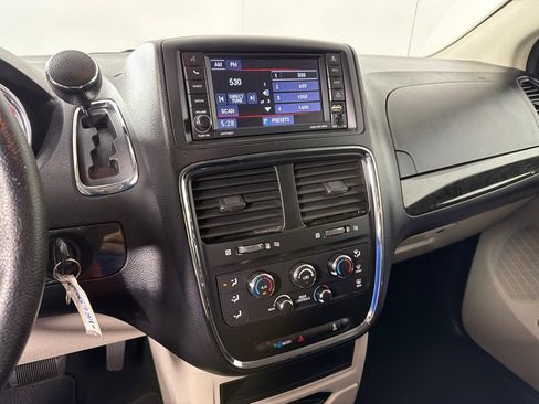 Used 2019 Dodge Grand Caravan SE FWD image 12