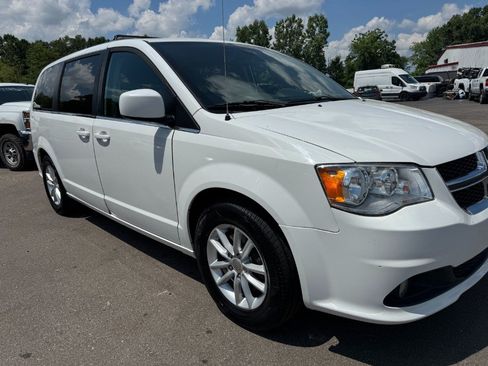 Used 2019 Dodge Grand Caravan SXT FWD image 12