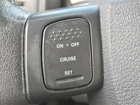 Used 2011 Dodge Dakota SXT image 17