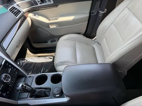 Used 2014 Ford Explorer Limited w/ Equipment Group 302A AWD/4WD image 23