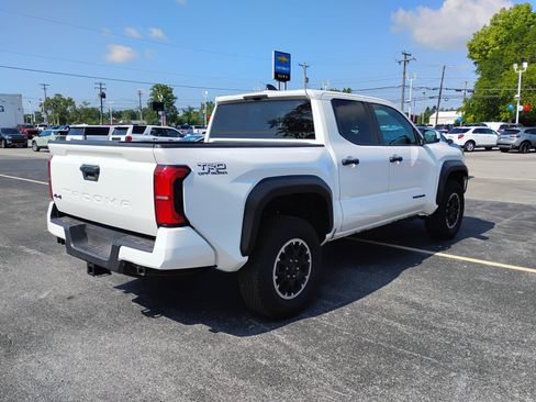Used 2025 Toyota Tacoma TRD Off-Road AWD/4WD image 6