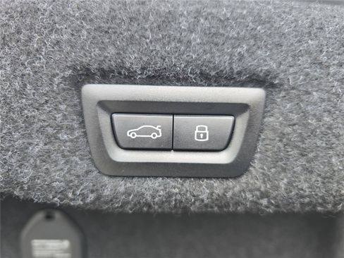 Used 2026 BMW i5 eDrive40 w/ M Sport Package RWD image 9