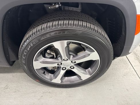 New 2026 Jeep Grand Cherokee L Limited RWD image 4