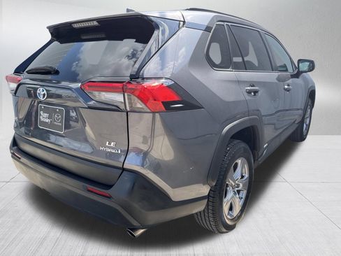 Used 2022 Toyota RAV4 LE AWD/4WD image 9