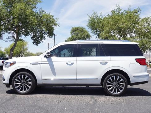 Used 2021 Lincoln Navigator Reserve w/ Luxury Package AWD/4WD image 2
